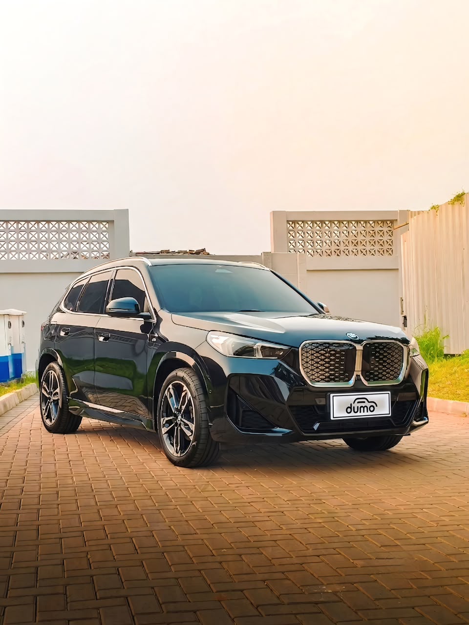 BMW iX1